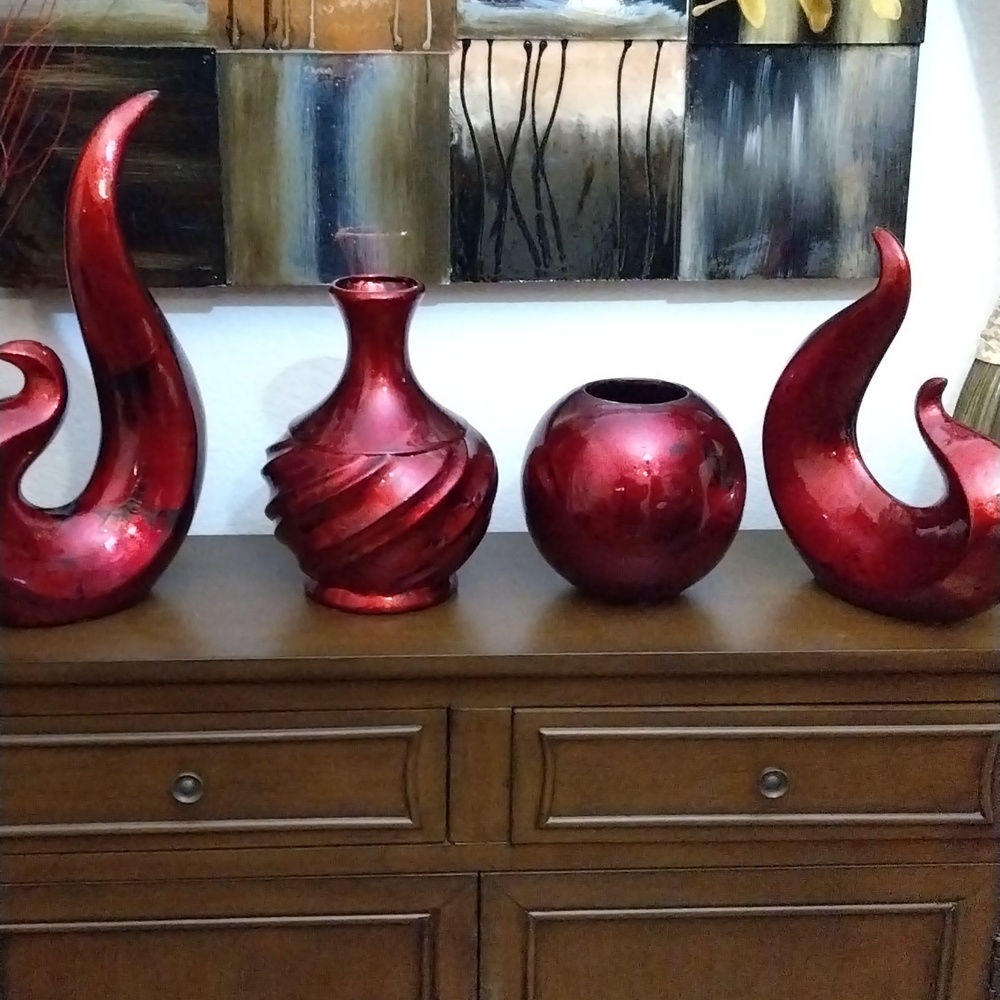 🌹VINTAGE🌹 Stylish Red Laquered Vases for the Home or office (Set of 4)🤗